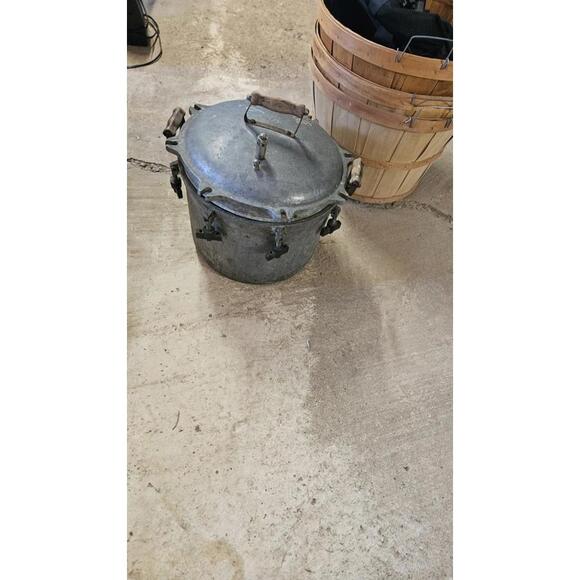 vintage pressure cooker canner - Picture 10 of 15